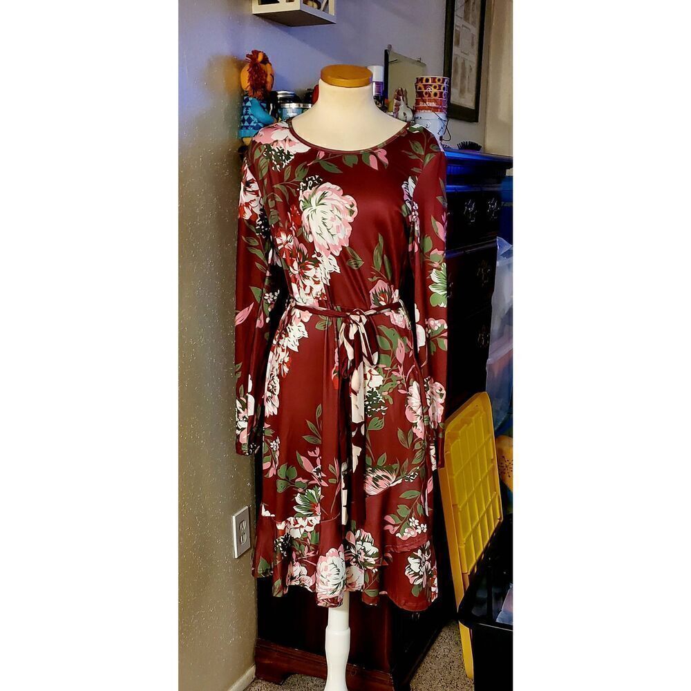 NWT KYERIVS WOMENS DRESS
